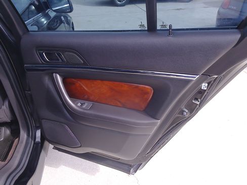 Used 2013 Lincoln MKS image 12