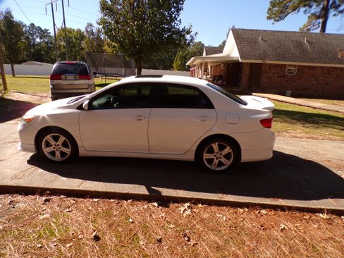 Used 2013 Toyota Corolla S Plus image 8