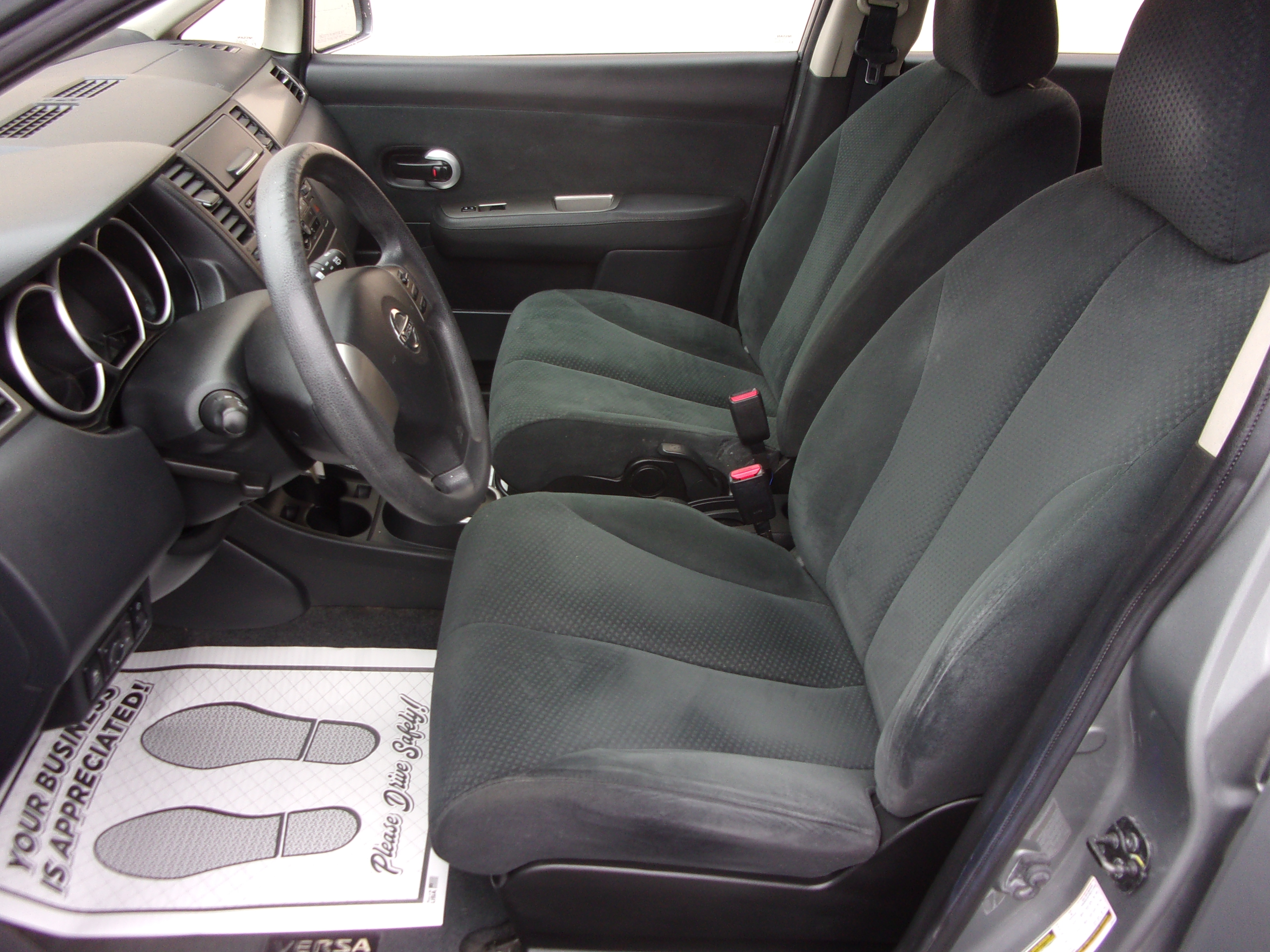 Used 2012 Nissan Versa 1.8 S Hatchback FWD image 8