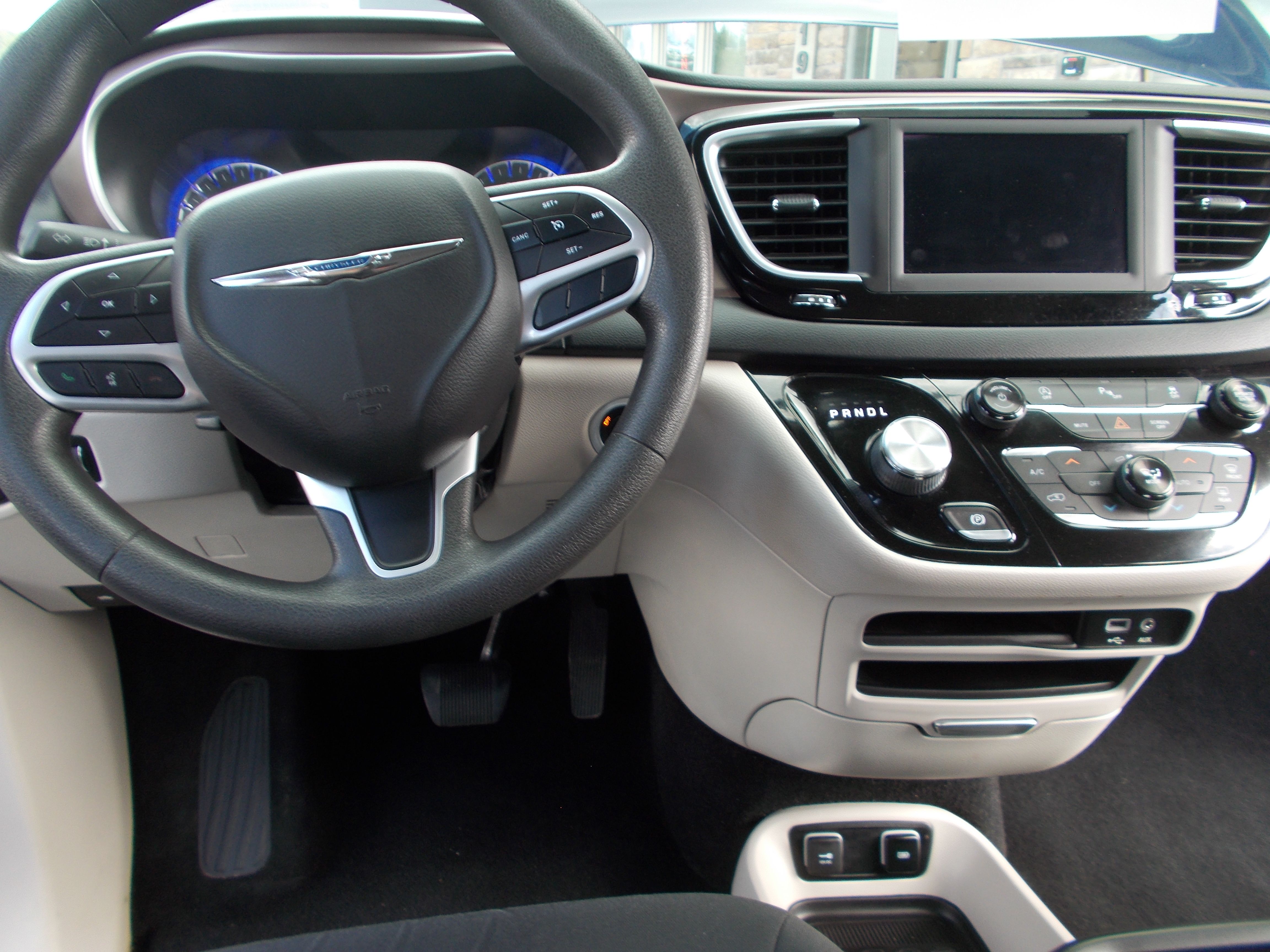 Used 2018 Chrysler Pacifica Touring Plus FWD image 12
