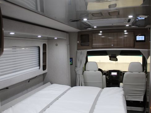 Used 2017 Mercedes-Benz Sprinter 3500 image 40