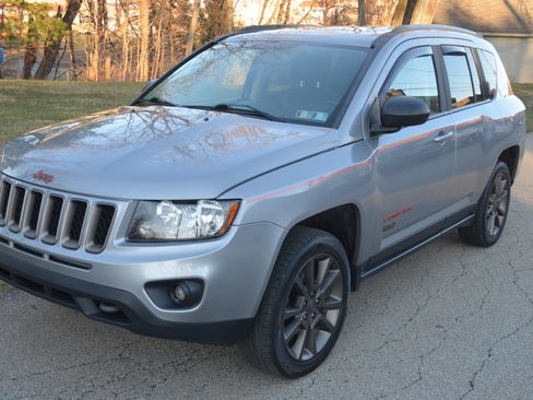 Used 2016 Jeep Compass 75th Anniversary image 2