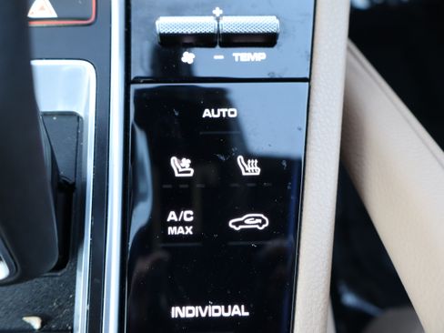 Used 2019 Porsche Cayenne E-Hybrid AWD/4WD image 26