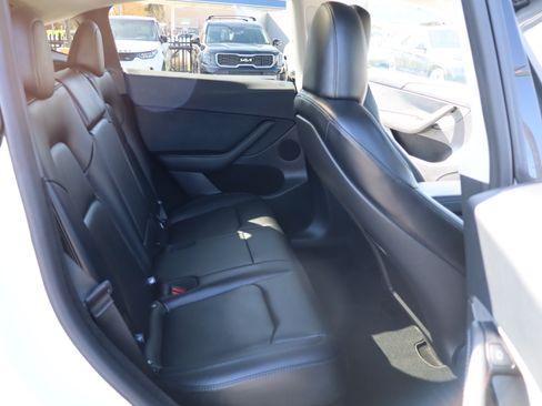 Used 2025 Tesla Model Y Performance image 19