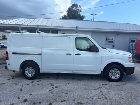 Used 2017 Nissan NV 2500 RWD image 3