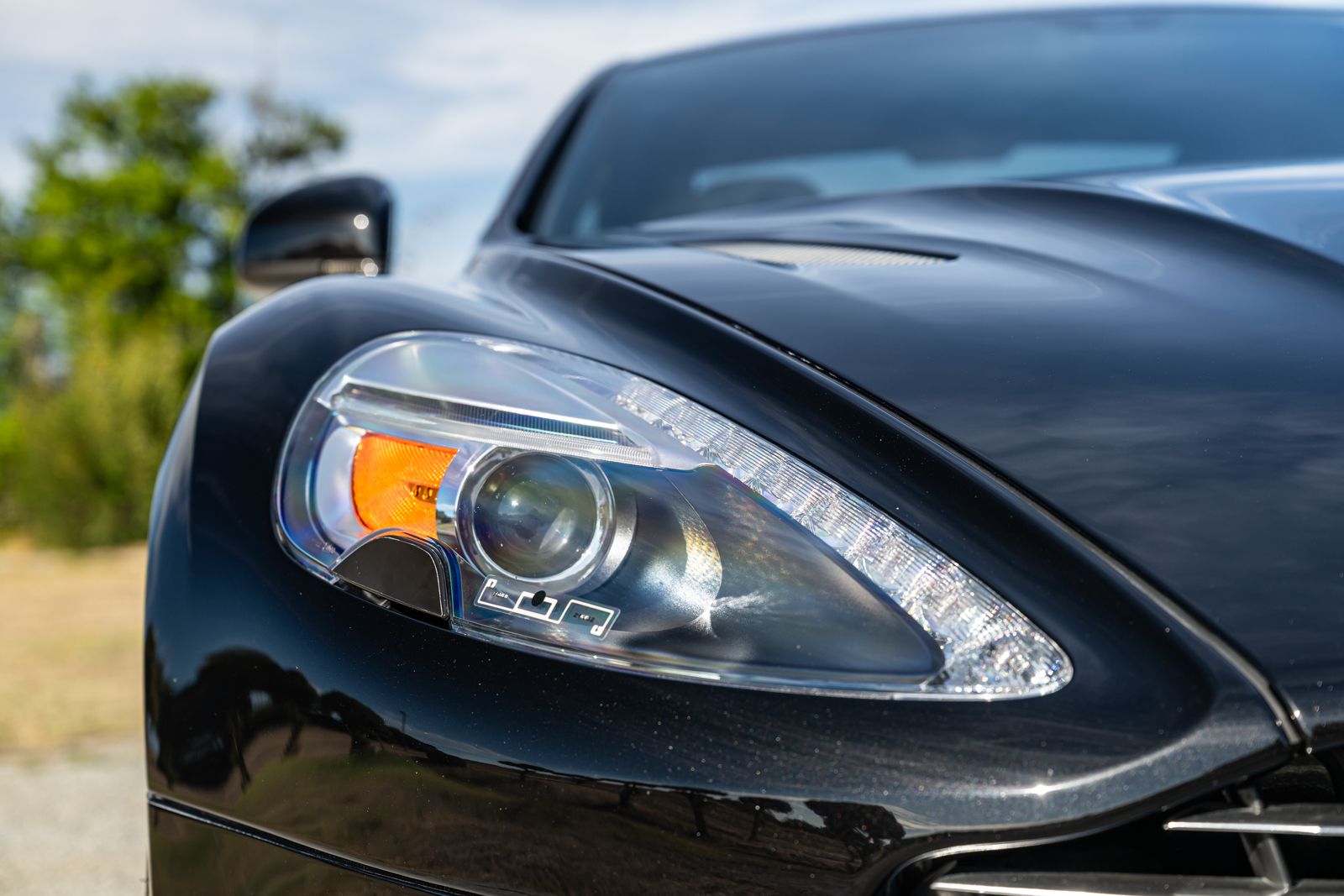 Used 2014 Aston Martin Vanquish Coupe RWD image 9
