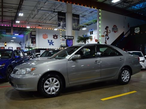 Used 2005 Toyota Camry LE image 3