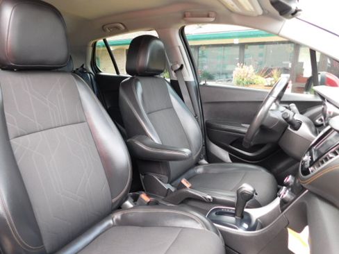 Used 2022 Chevrolet Trax AWD LT w/ 1LT image 18