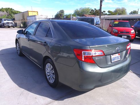 Used 2012 Toyota Camry LE image 3