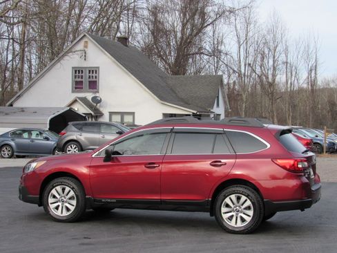 Used 2017 Subaru Outback 2.5i Premium image 6