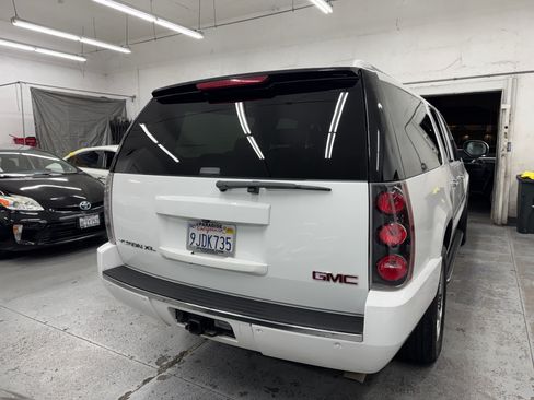 Used 2008 GMC Yukon XL Denali image 7