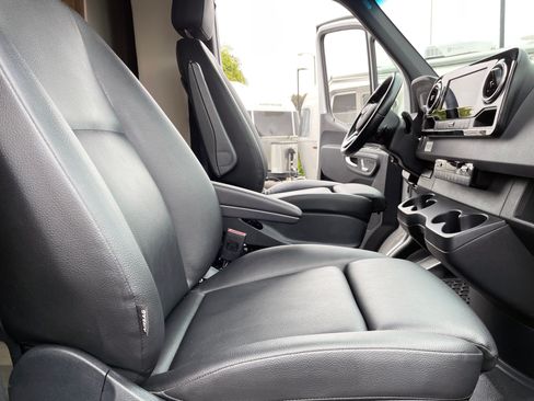 Used 2020 Mercedes-Benz Sprinter 4500 image 45