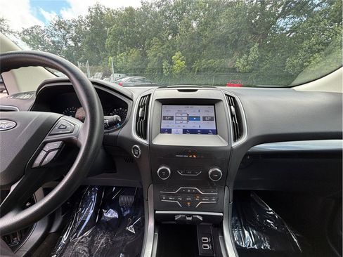 Used 2020 Ford Edge SE image 11
