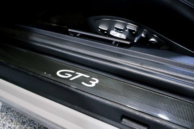 Used 2018 Porsche 911 GT3 RWD image 40