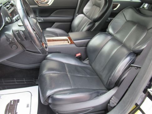 Used 2019 Lincoln Continental AWD Select image 14