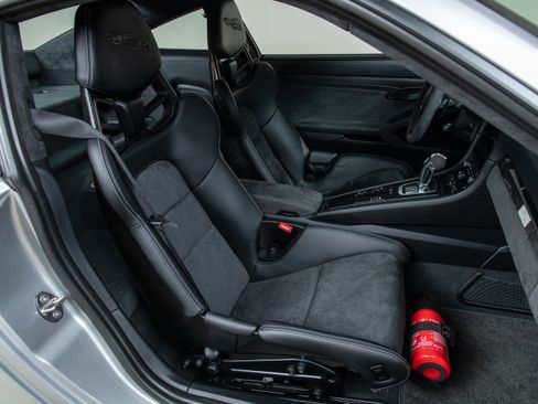 Used 2018 Porsche 911 GT2 RS image 22