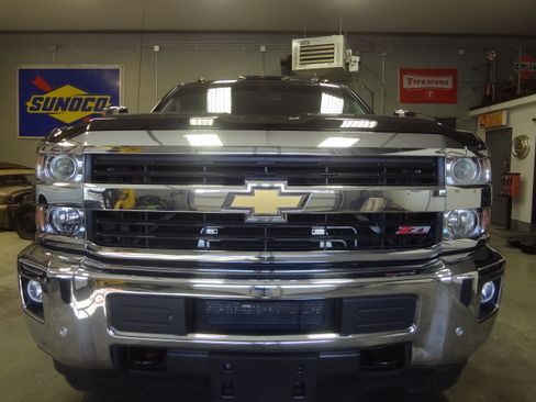 Used 2015 Chevrolet Silverado 2500 LTZ image 2