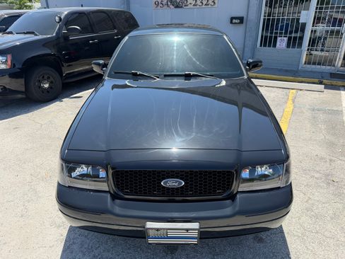Used 2006 Ford Crown Victoria Police Interceptor RWD image 2