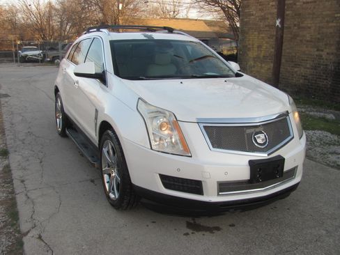 Used 2010 Cadillac SRX Luxury image 2
