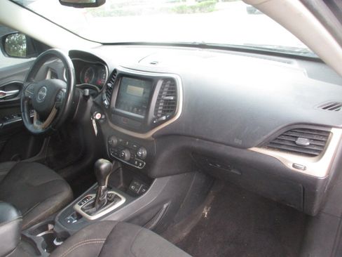Used 2016 Jeep Cherokee Latitude image 10