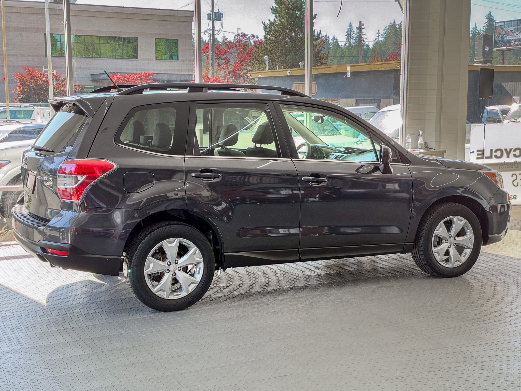 Used 2014 Subaru Forester 2.5i Limited AWD/4WD image 4