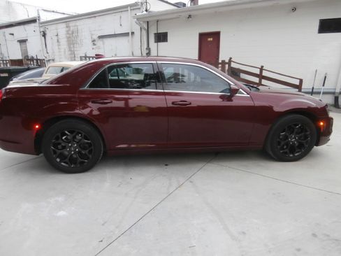 Used 2019 Chrysler 300 S image 7