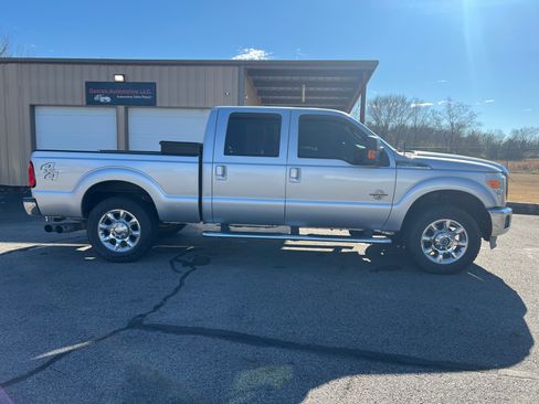 Used 2012 Ford F250 Lariat image 2