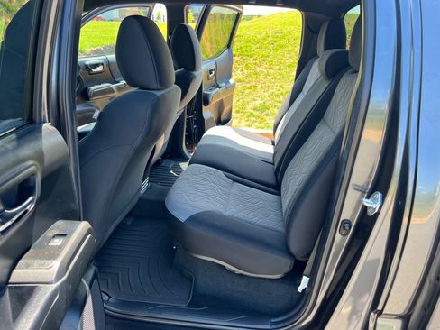 Used 2022 Toyota Tacoma TRD Off-Road image 17