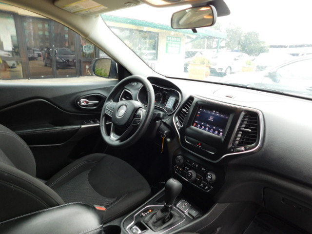 Used 2019 Jeep Cherokee FWD Latitude image 19