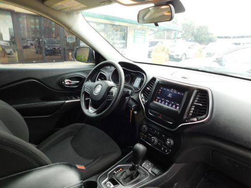Used 2019 Jeep Cherokee FWD Latitude image 19