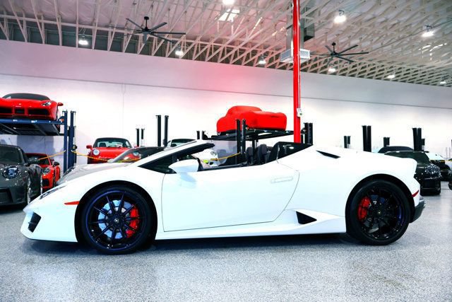 Used 2017 Lamborghini Huracan LP 580-2 RWD image 4