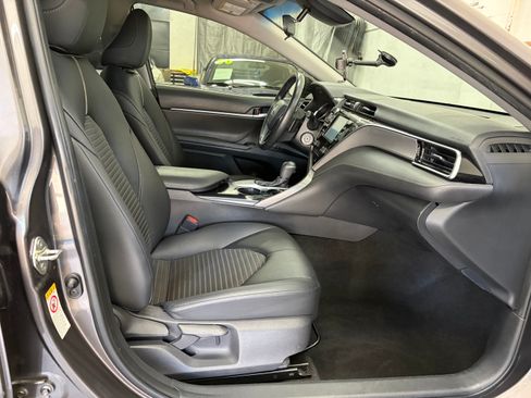 Used 2018 Toyota Camry SE Sedan FWD image 14