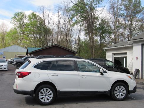 Used 2015 Subaru Outback 2.5i Premium AWD/4WD image 9