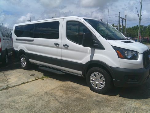 Used 2023 Ford Transit 350 148 Low Roof Wagon RWD image 4