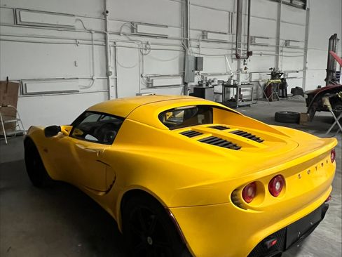 Used 2005 Lotus Elise UNAVAIL RWD image 4