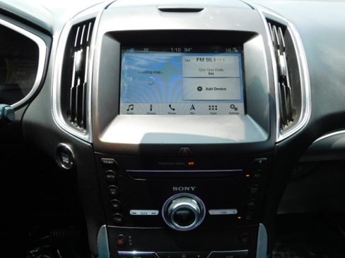 Used 2018 Ford Edge FWD Titanium image 16