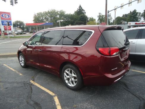 Used 2019 Chrysler Pacifica Touring Plus FWD image 4