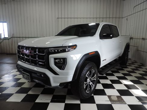 Used 2024 GMC Canyon AT4 image 1