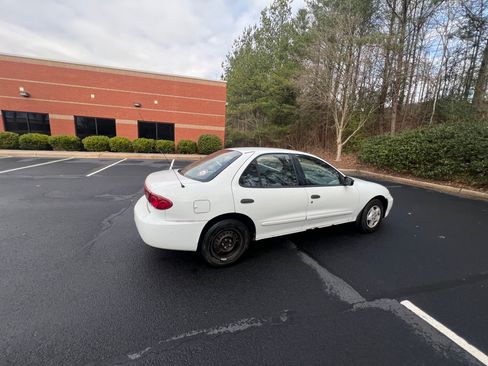 Used 2005 Chevrolet Cavalier image 3