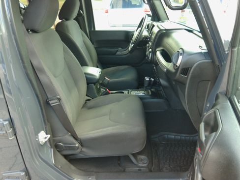 Used 2017 Jeep Wrangler Unlimited Sport S image 27