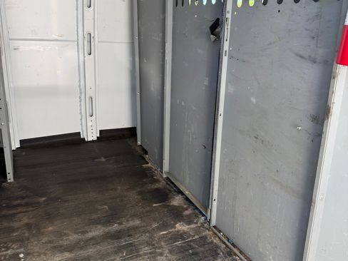 Used 2018 Chevrolet Express 2500 image 9