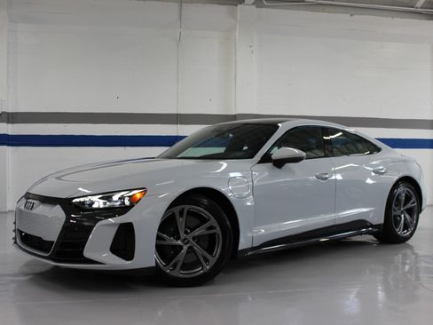 Used 2023 Audi e-tron GT Premium Plus image 2