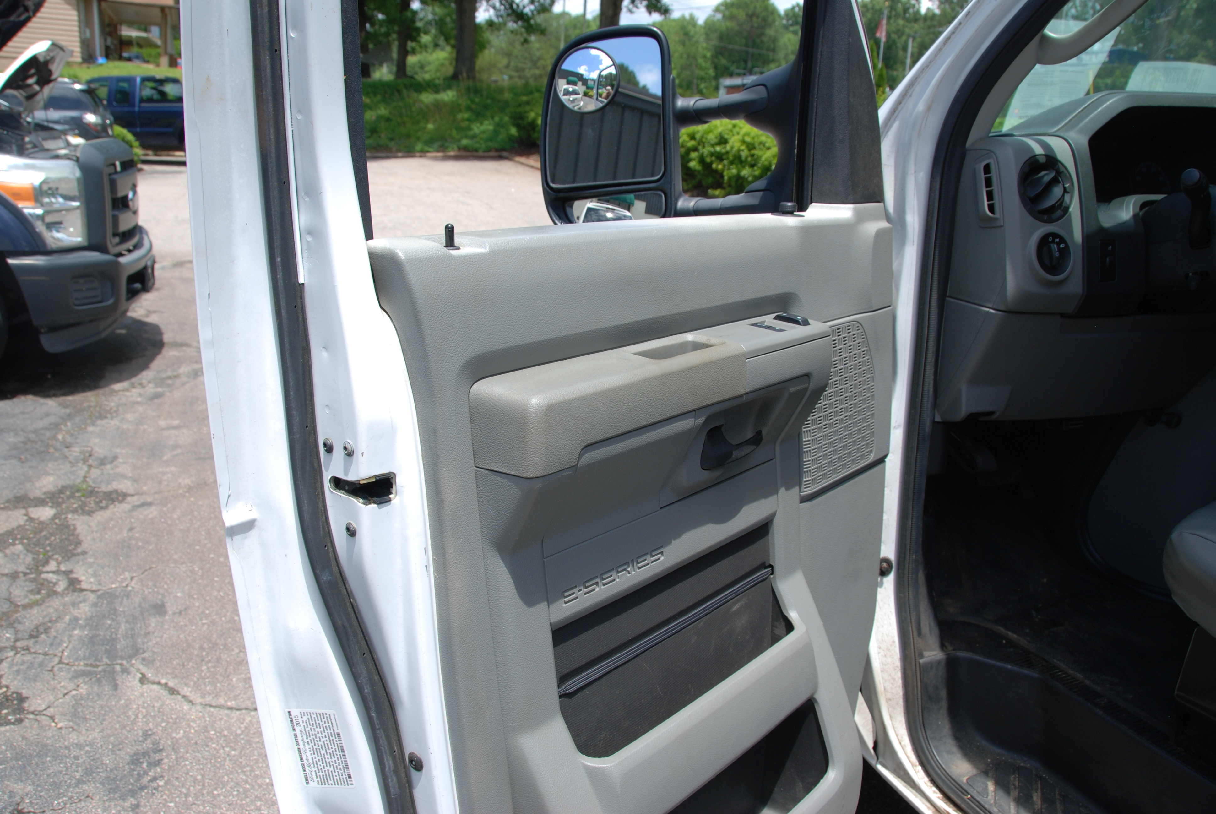 Used 2015 Ford E-350 and Econoline 350 Super Duty RWD image 17