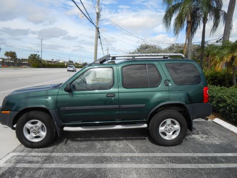 Used 2002 Nissan Xterra XE image 2