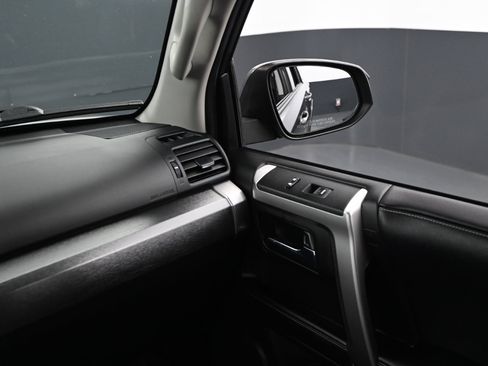 Used 2018 Toyota 4Runner SR5 image 24