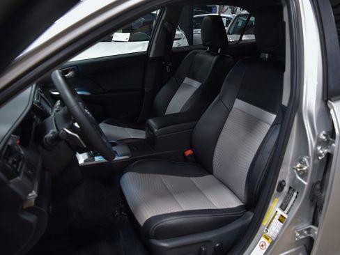 Used 2013 Toyota Camry SE image 16