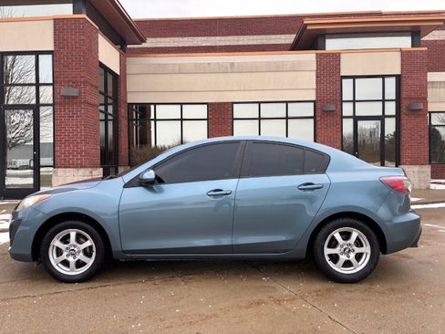 Used 2011 MAZDA MAZDA3 i Sport image 2