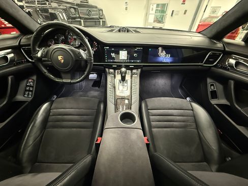 Used 2013 Porsche Panamera GTS image 23