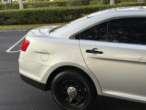 Used 2016 Ford Taurus image 52