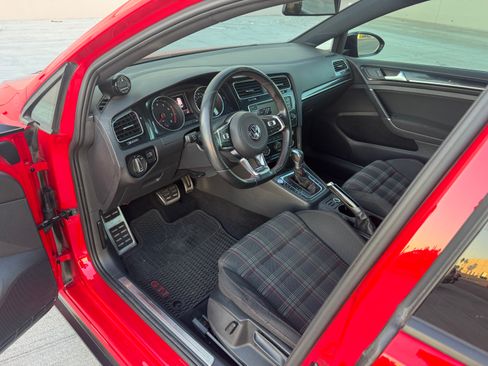 Used 2017 Volkswagen GTI image 24